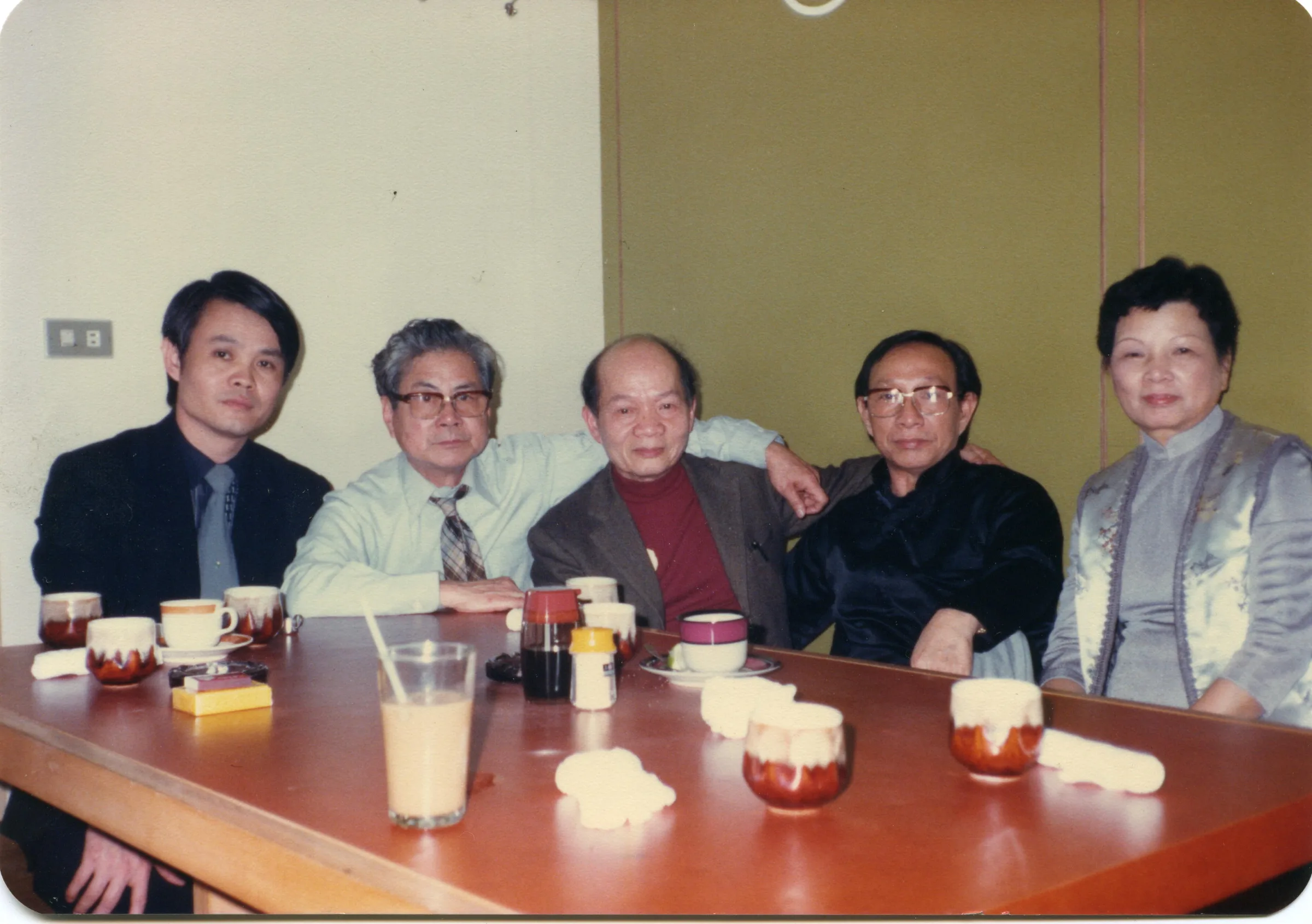 王水河夫婦與張義雄、蒲天生於華士大飯店日本料理餐廳合影